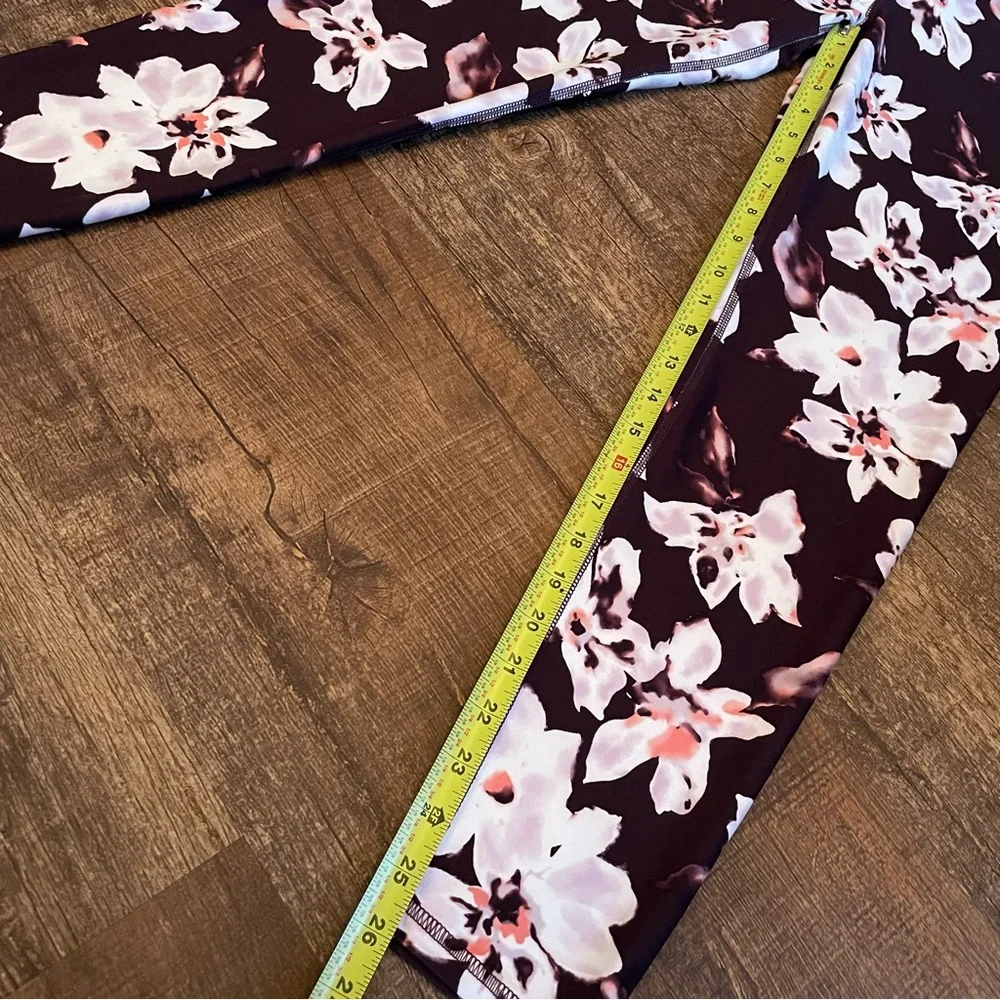 đźŤ2/$45~NWOT Balance Collection Wild Plum Floral Leggings~Large - Picture 9 of 11